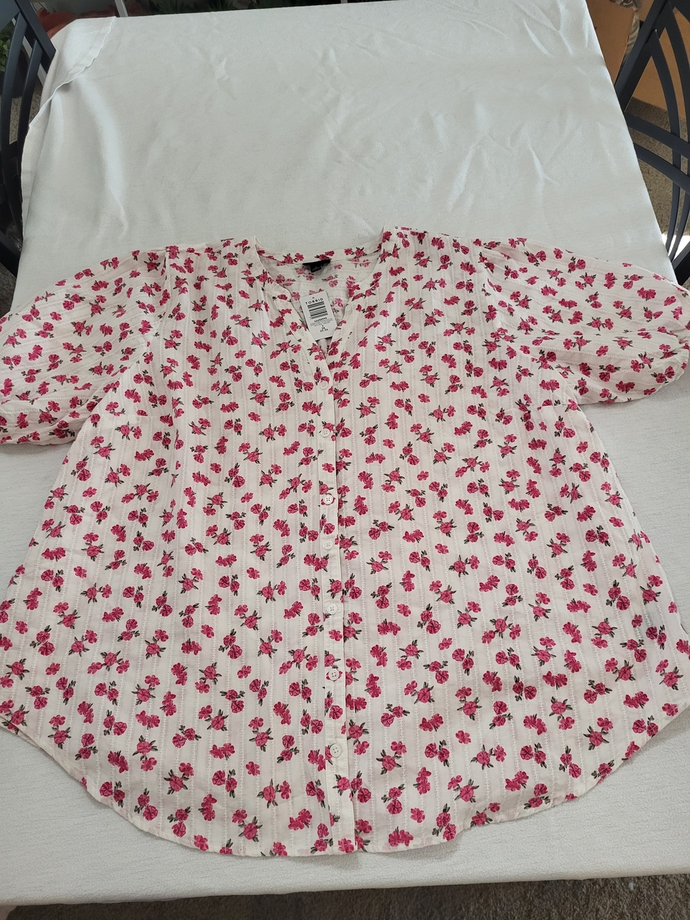 Torrid NWT White Button-Front Blouse with Pink Floral Print 100% Cotton